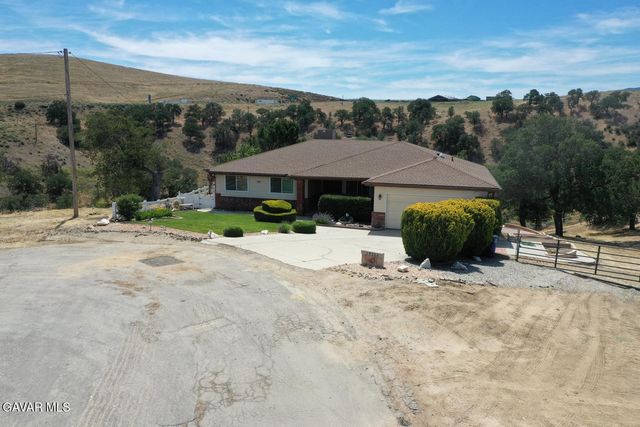 19304 Moon Drive, Tehachapi, CA 93561