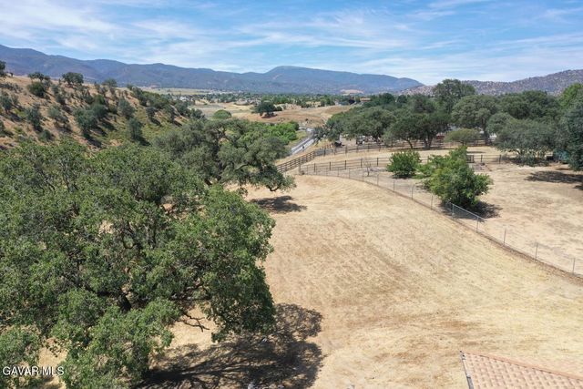 19304 Moon Drive, Tehachapi, CA 93561