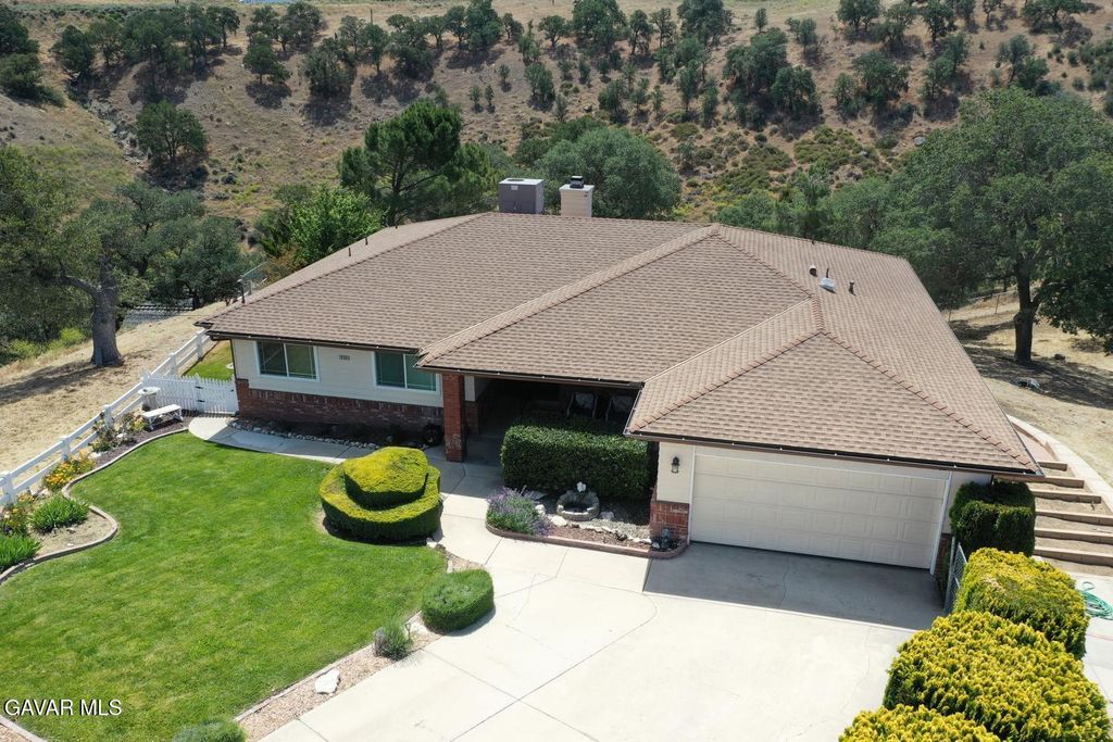 19304 Moon Drive, Tehachapi, CA 93561