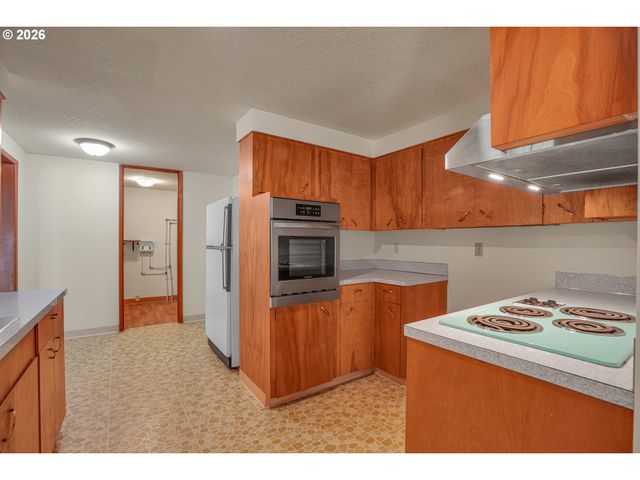 17055 Se WEBSTER Rd, Gladstone, OR 97027