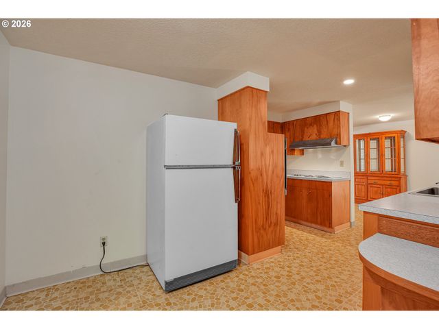 17055 Se WEBSTER Rd, Gladstone, OR 97027