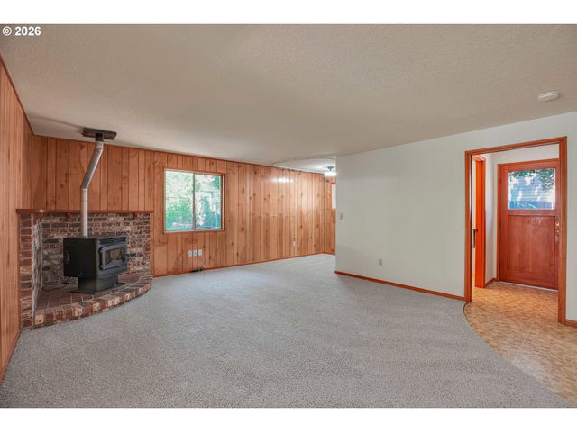 17055 Se WEBSTER Rd, Gladstone, OR 97027