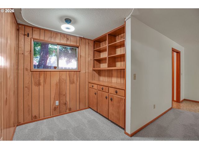 17055 Se WEBSTER Rd, Gladstone, OR 97027