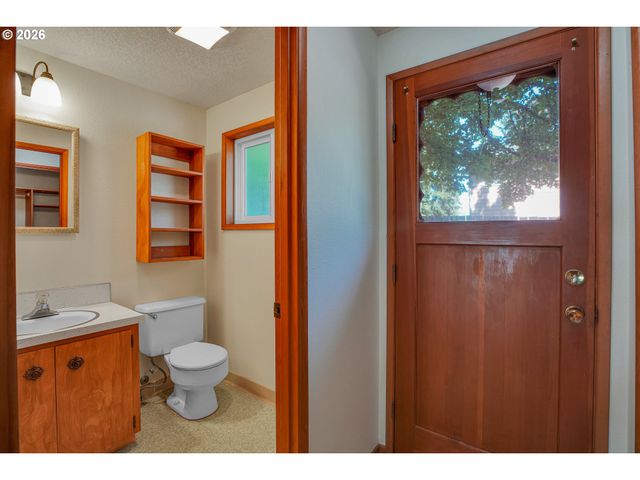 17055 Se WEBSTER Rd, Gladstone, OR 97027