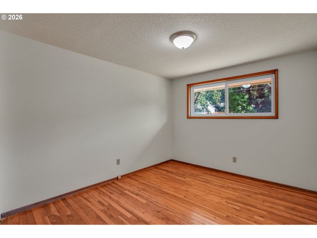 17055 Se WEBSTER Rd, Gladstone, OR 97027