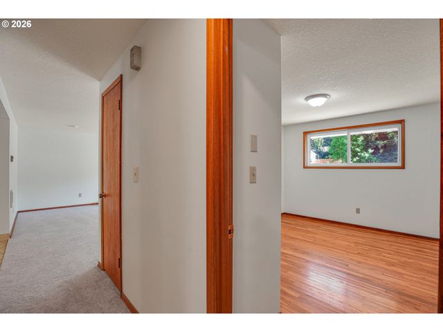 17055 Se WEBSTER Rd, Gladstone, OR 97027