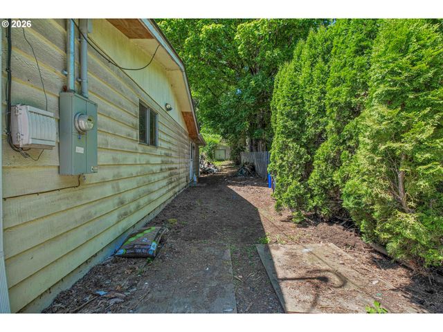 17055 Se WEBSTER Rd, Gladstone, OR 97027