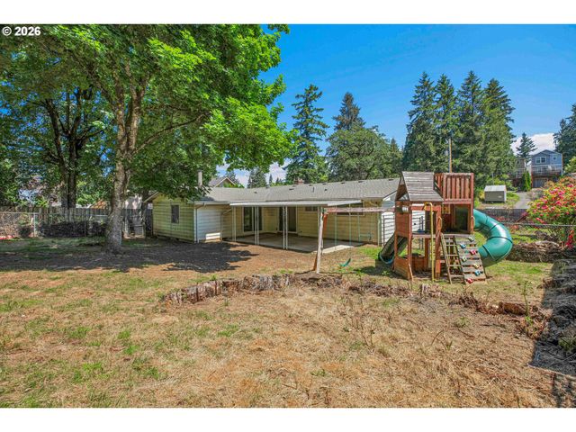 17055 Se WEBSTER Rd, Gladstone, OR 97027