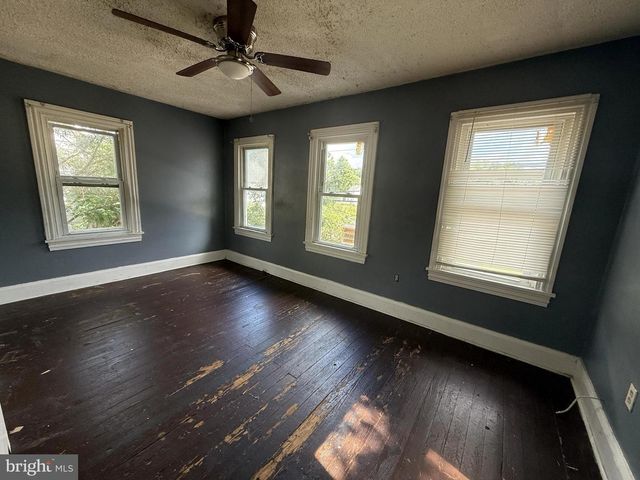 37 OLIVE ST, Salem, NJ 08079