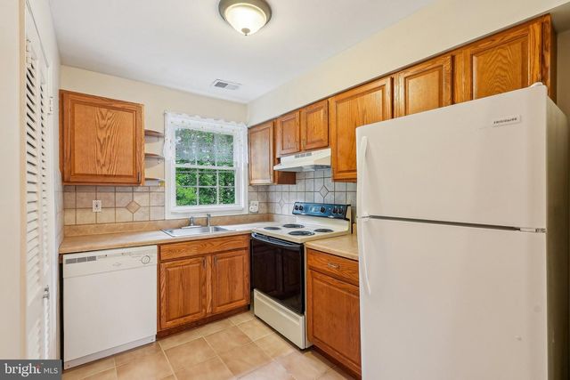 1294 Cooper St Apt B4, Edgewater Park, NJ 08010
