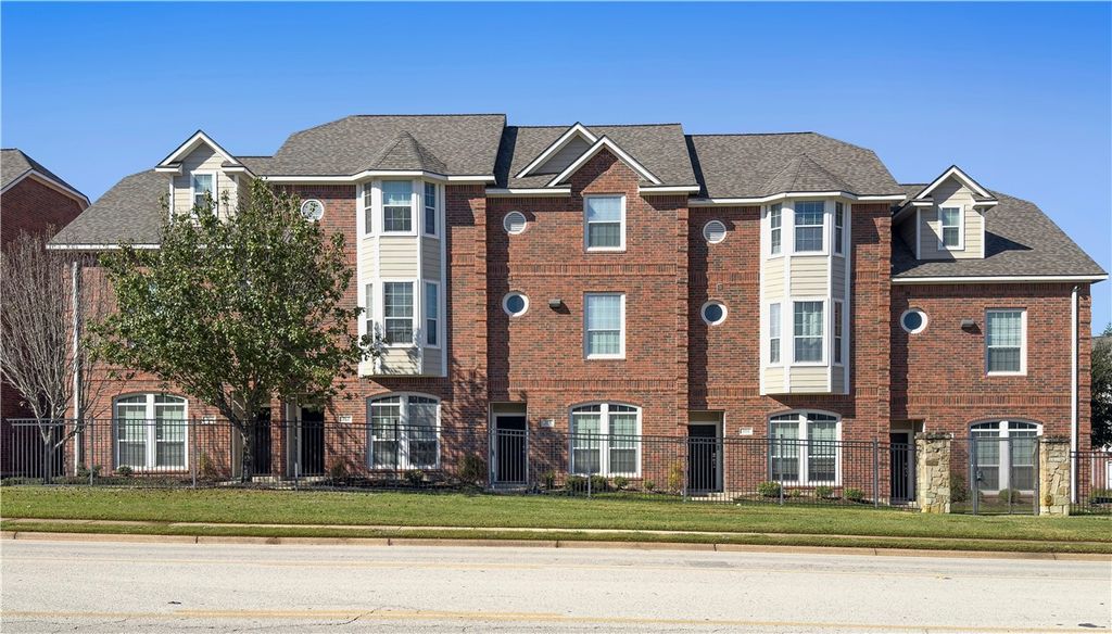 305 Holleman Drive 302, College Station, TX 77840