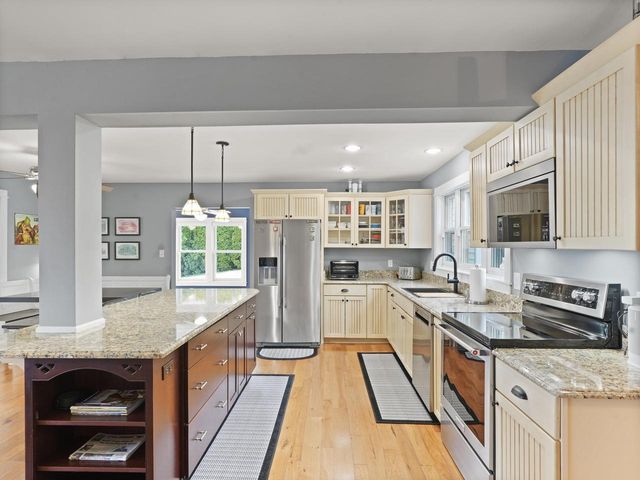 191 Riverside DRIVE, Waterford, WI 53185