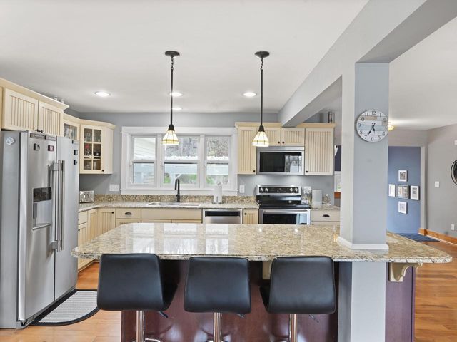 191 Riverside DRIVE, Waterford, WI 53185