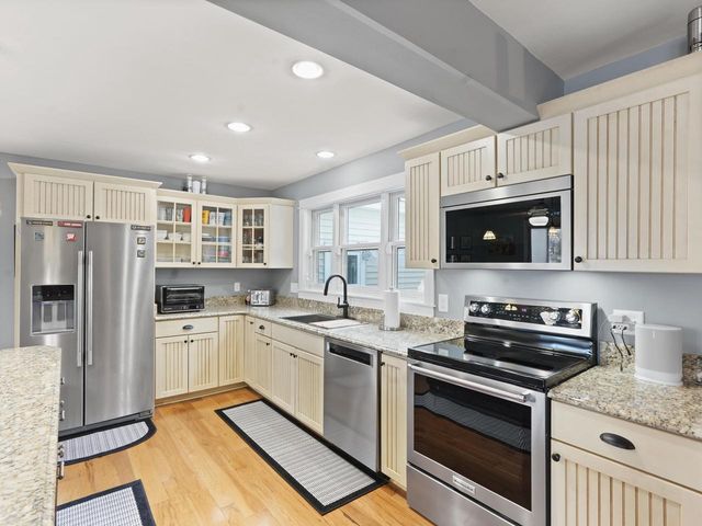 191 Riverside DRIVE, Waterford, WI 53185