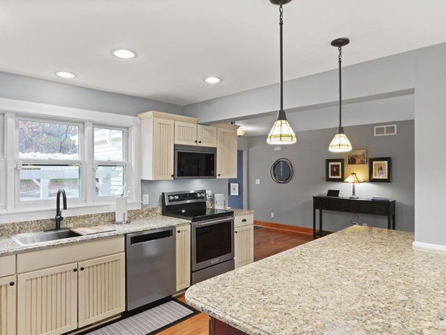 191 Riverside DRIVE, Waterford, WI 53185