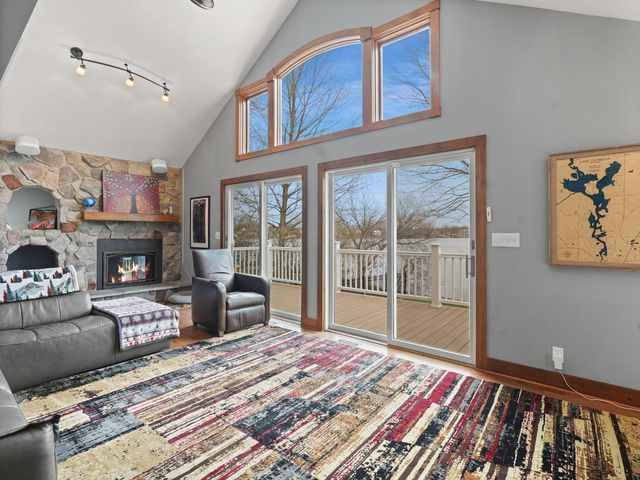 191 Riverside DRIVE, Waterford, WI 53185
