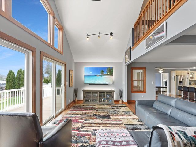 191 Riverside DRIVE, Waterford, WI 53185