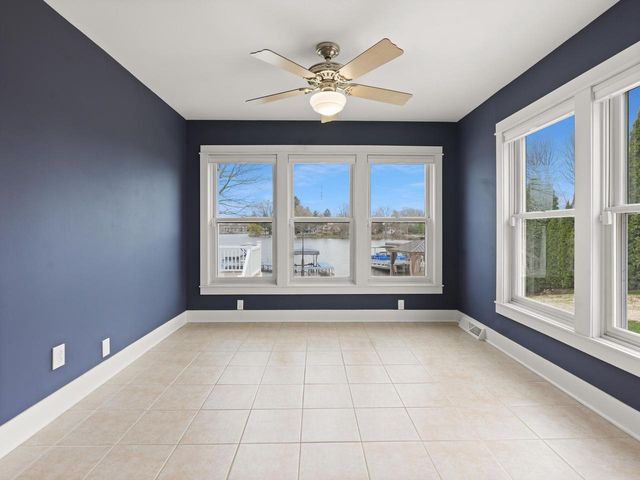 191 Riverside DRIVE, Waterford, WI 53185