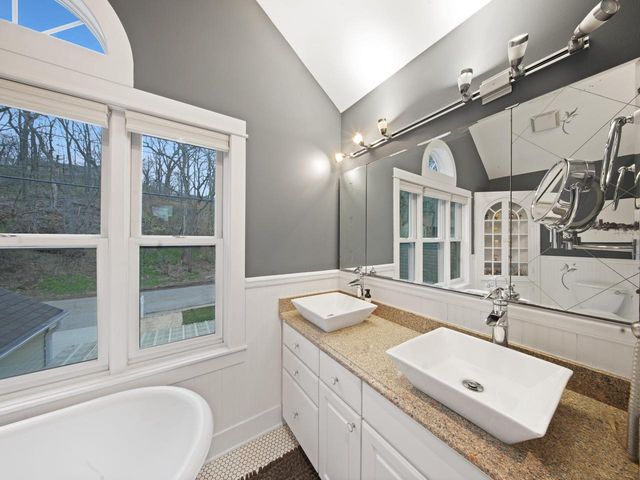 191 Riverside DRIVE, Waterford, WI 53185