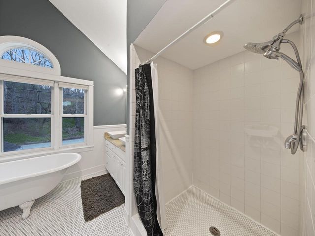 191 Riverside DRIVE, Waterford, WI 53185
