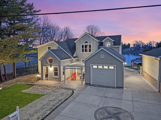 191 Riverside DRIVE, Waterford, WI 53185