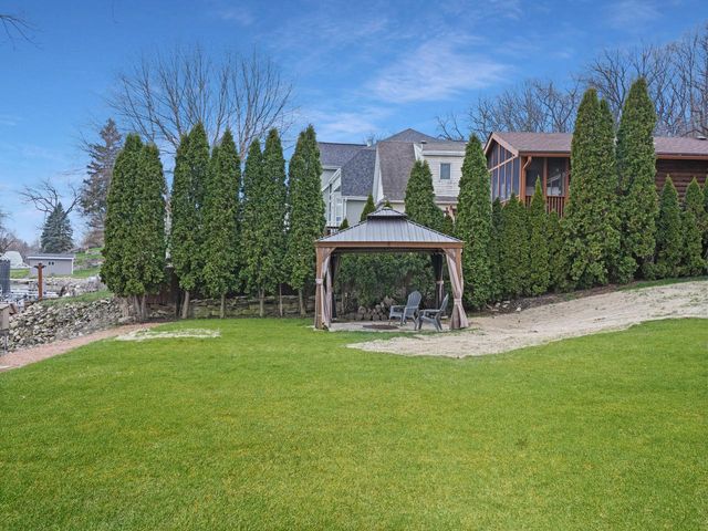 191 Riverside DRIVE, Waterford, WI 53185