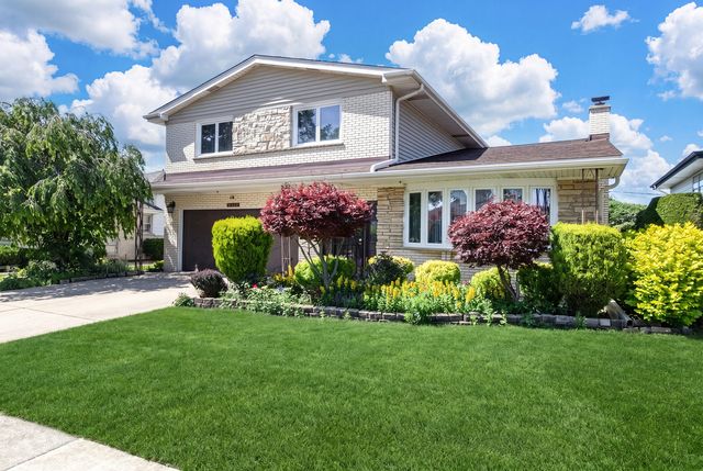 8432 W Amelia Drive, Niles, IL 60714