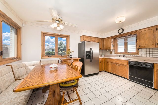 8432 W Amelia Drive, Niles, IL 60714