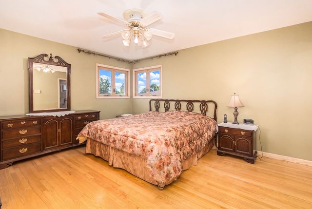 8432 W Amelia Drive, Niles, IL 60714