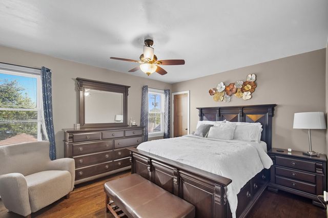 8223 S Sawyer Avenue, Chicago, IL 60652
