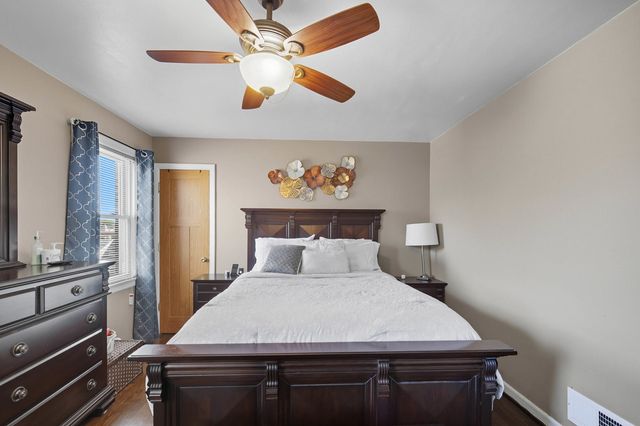 8223 S Sawyer Avenue, Chicago, IL 60652