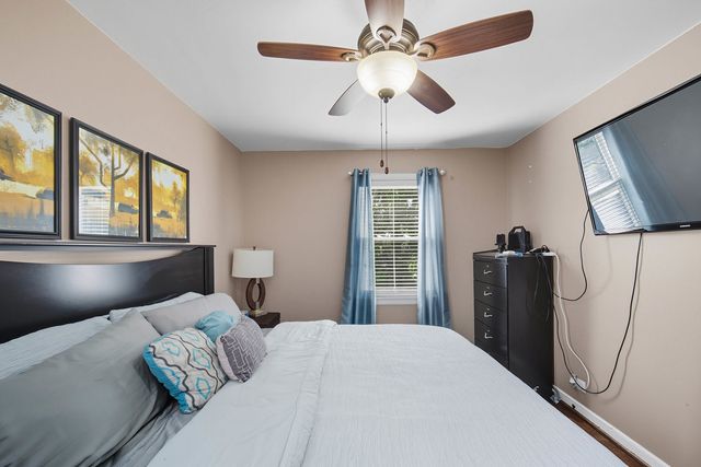8223 S Sawyer Avenue, Chicago, IL 60652