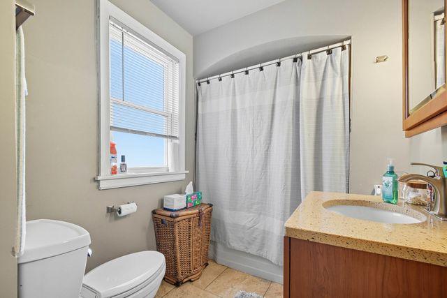 8223 S Sawyer Avenue, Chicago, IL 60652