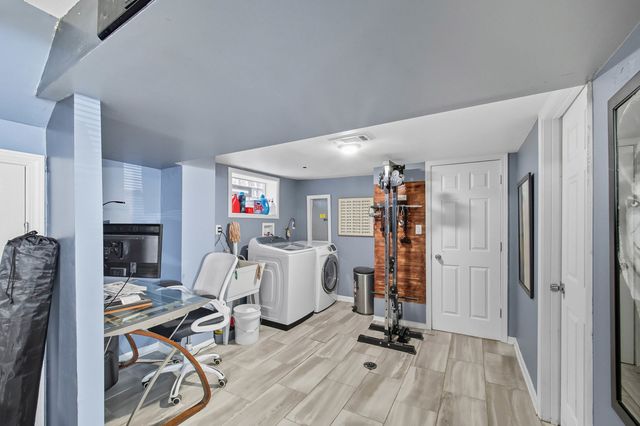 8223 S Sawyer Avenue, Chicago, IL 60652