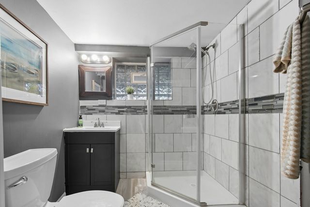 8223 S Sawyer Avenue, Chicago, IL 60652