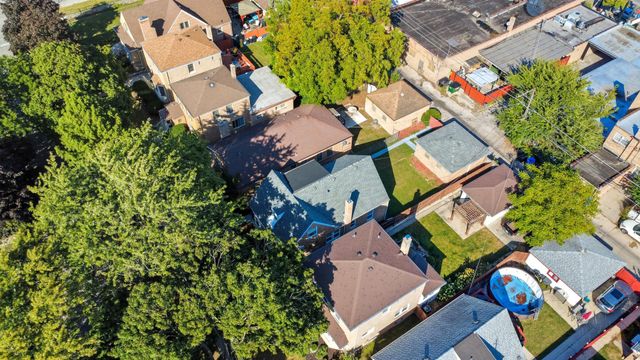 8223 S Sawyer Avenue, Chicago, IL 60652