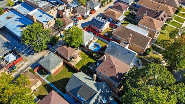 8223 S Sawyer Avenue, Chicago, IL 60652