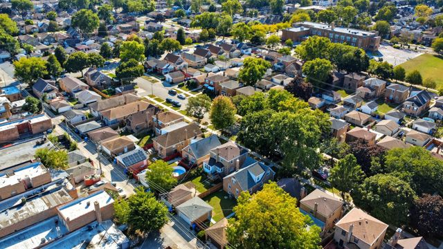 8223 S Sawyer Avenue, Chicago, IL 60652