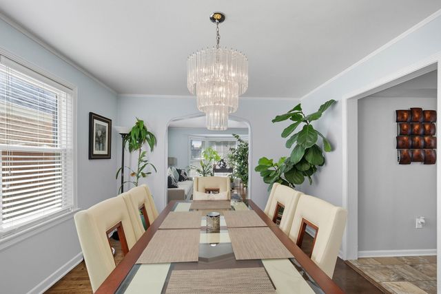 8223 S Sawyer Avenue, Chicago, IL 60652