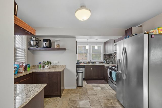 8223 S Sawyer Avenue, Chicago, IL 60652