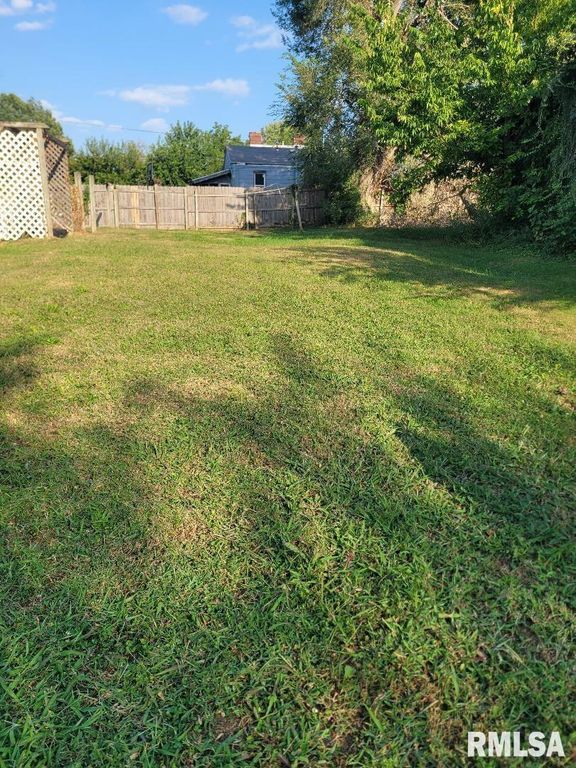 629 S 7TH Street, Quincy, IL 62301