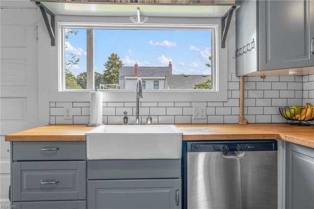 160 W Ocean AVE, Norfolk, VA 23503