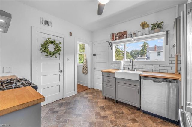 160 W Ocean AVE, Norfolk, VA 23503