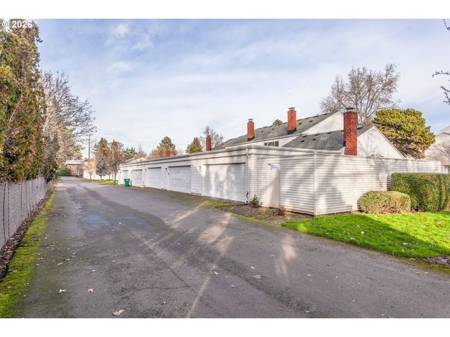 6151 Sw ERICKSON Ave, Beaverton, OR 97008