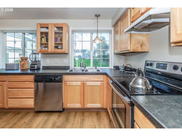 6151 Sw ERICKSON Ave, Beaverton, OR 97008