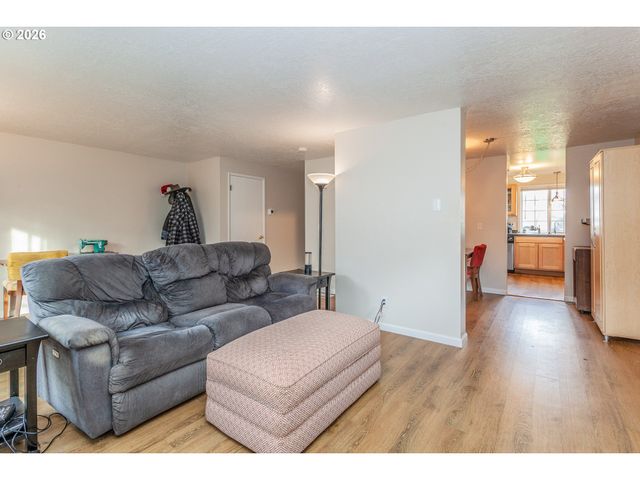 6151 Sw ERICKSON Ave, Beaverton, OR 97008