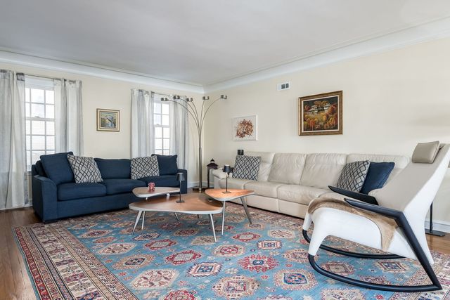 1047 FAIR OAKS Avenue, Oak Park, IL 60302