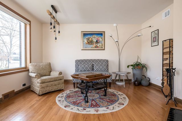 1047 FAIR OAKS Avenue, Oak Park, IL 60302