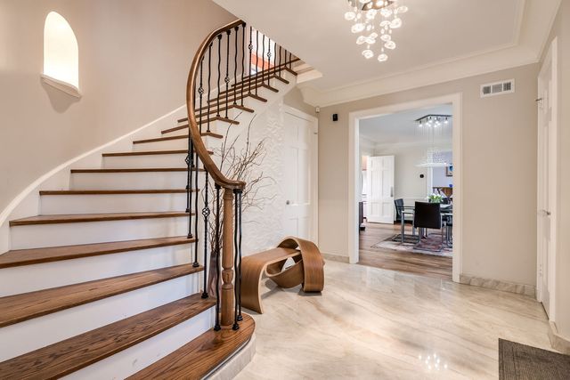 1047 FAIR OAKS Avenue, Oak Park, IL 60302