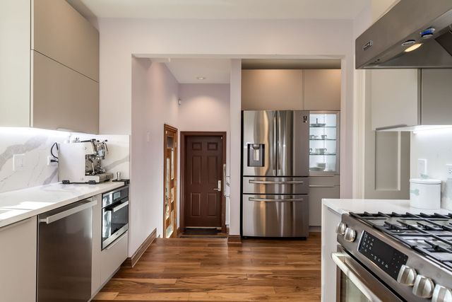 1047 FAIR OAKS Avenue, Oak Park, IL 60302